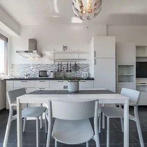 nomentana-white-apartment.it-romehotels.com/